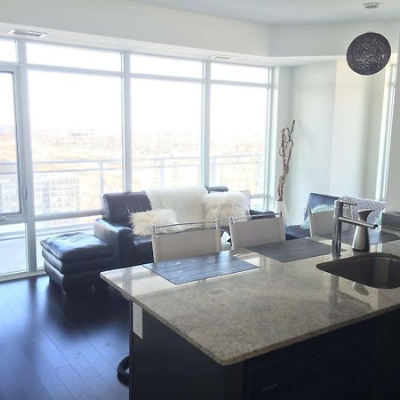 Square One Fully Furnished Suite Mississauga Dış mekan fotoğraf