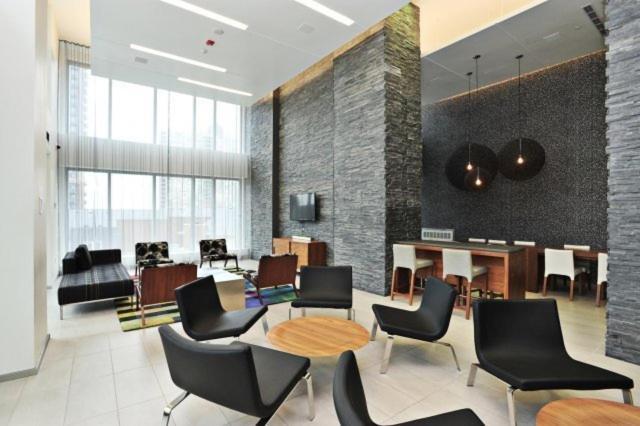 Square One Fully Furnished Suite Mississauga Dış mekan fotoğraf