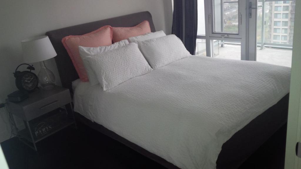 Square One Fully Furnished Suite Mississauga Oda fotoğraf